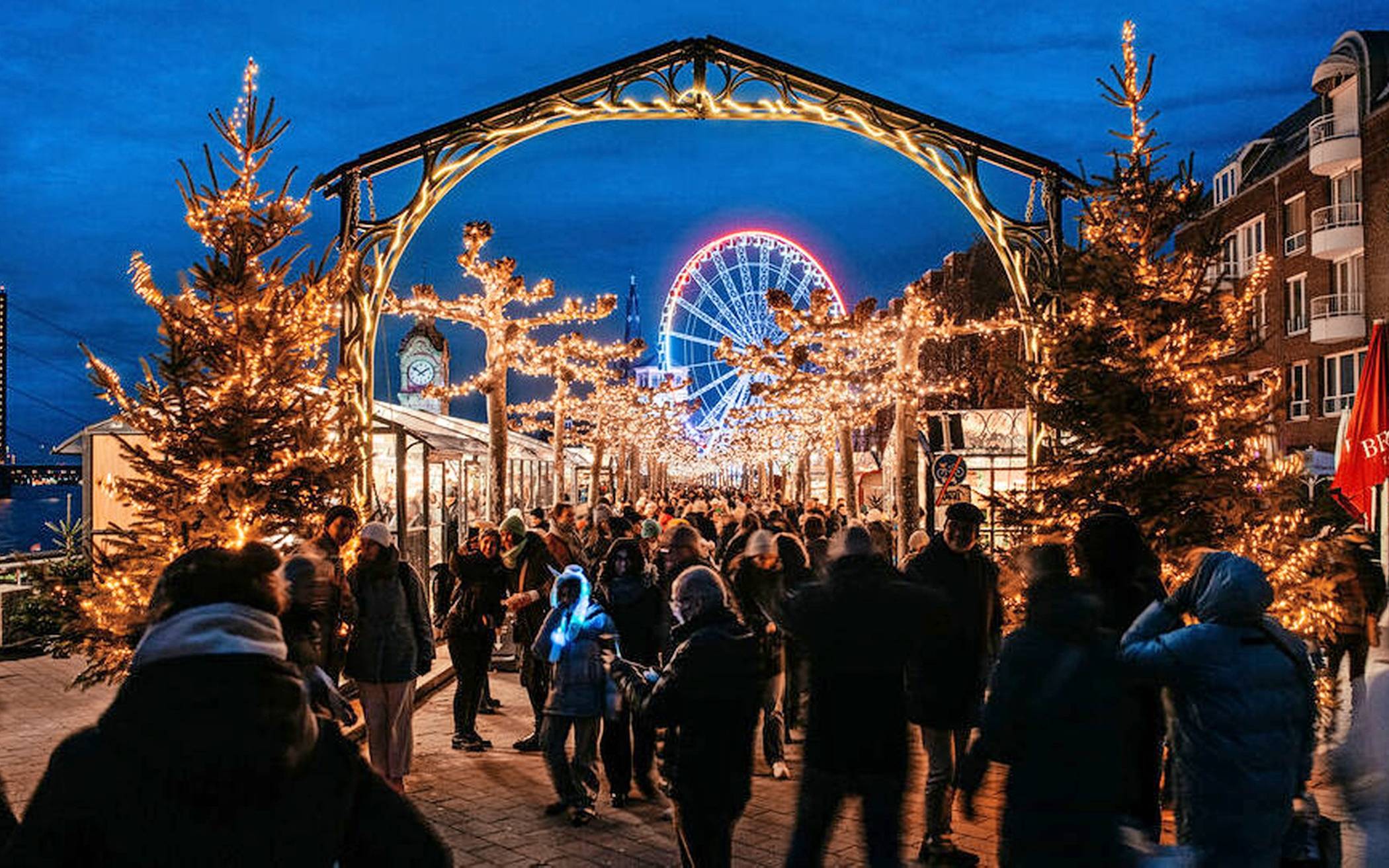 Roncalli’s Weihnachtspromenade am Rheinufer geht in