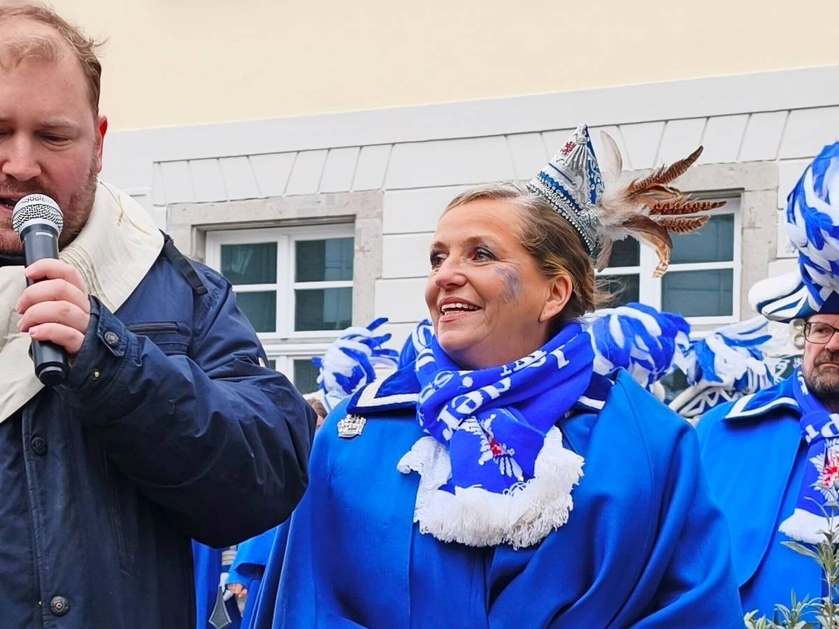 Kölns „Dreigestirn“ im Feldlager erwartet