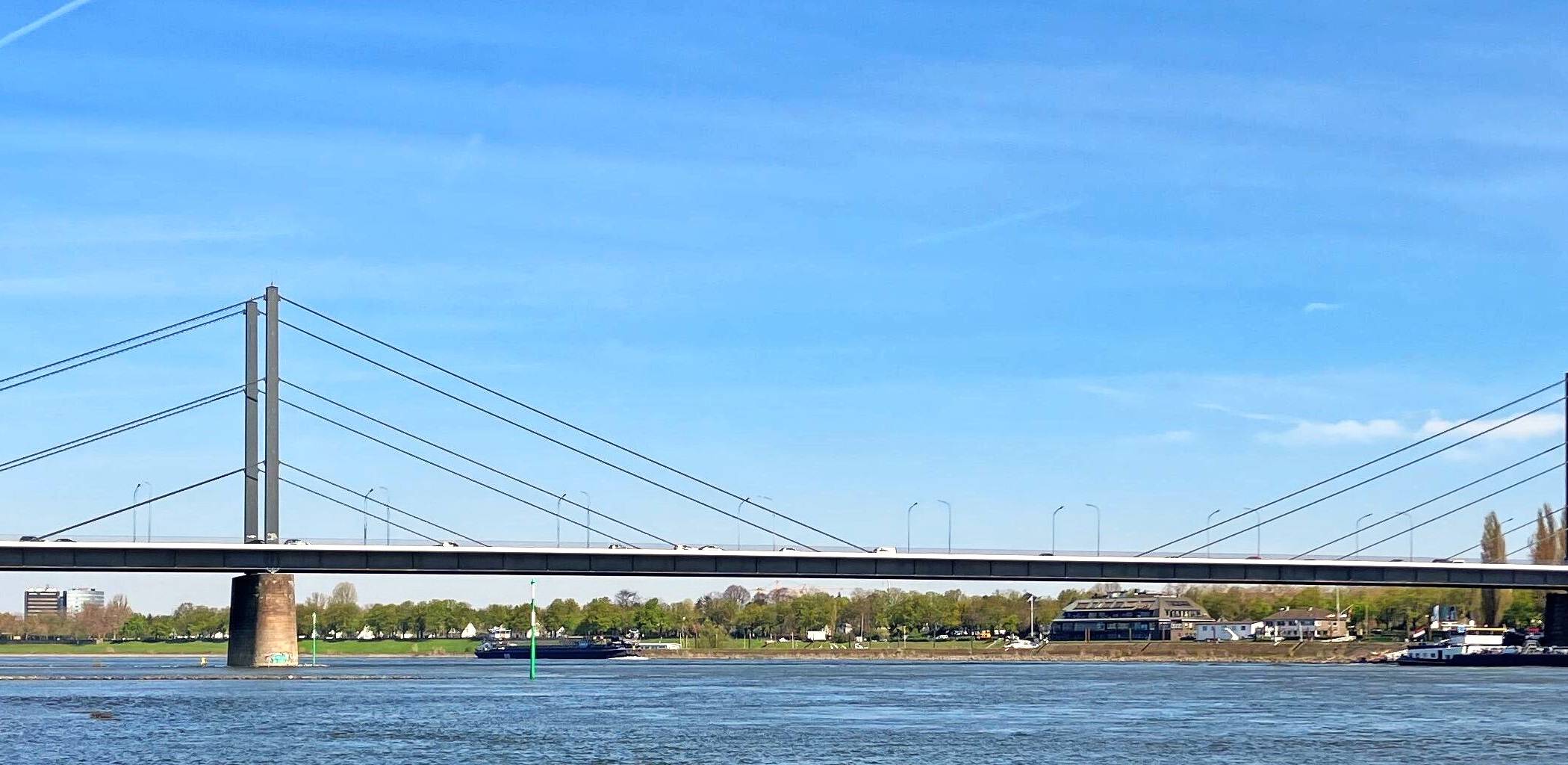 Ab 1. Februar wird die Theodor-Heuss-Brücke für Fahrzeuge über 3,5 Tonnen gesperrt.