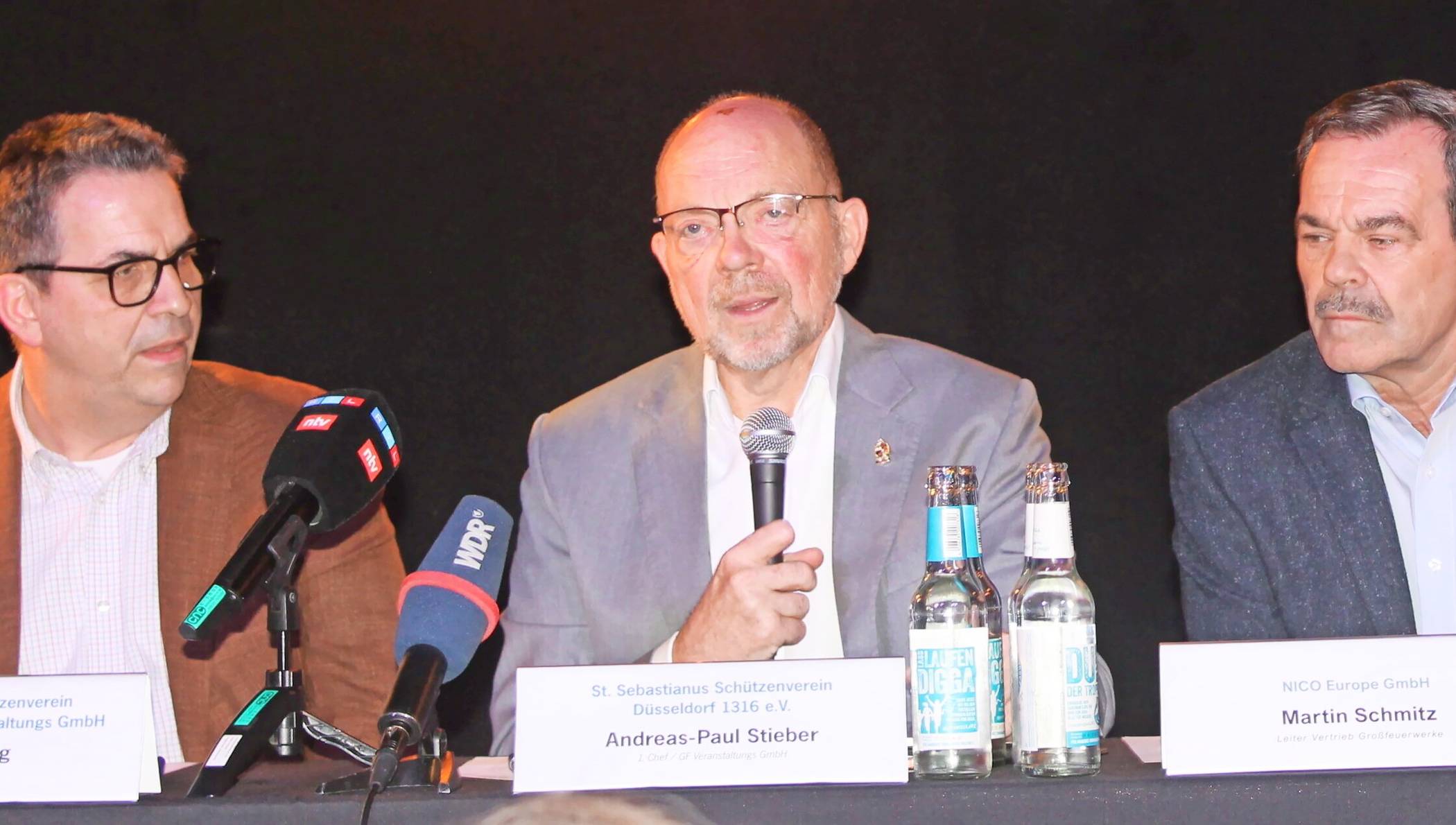 Erläuterten die Schützen-Entscheidung pro Feuerwerk -