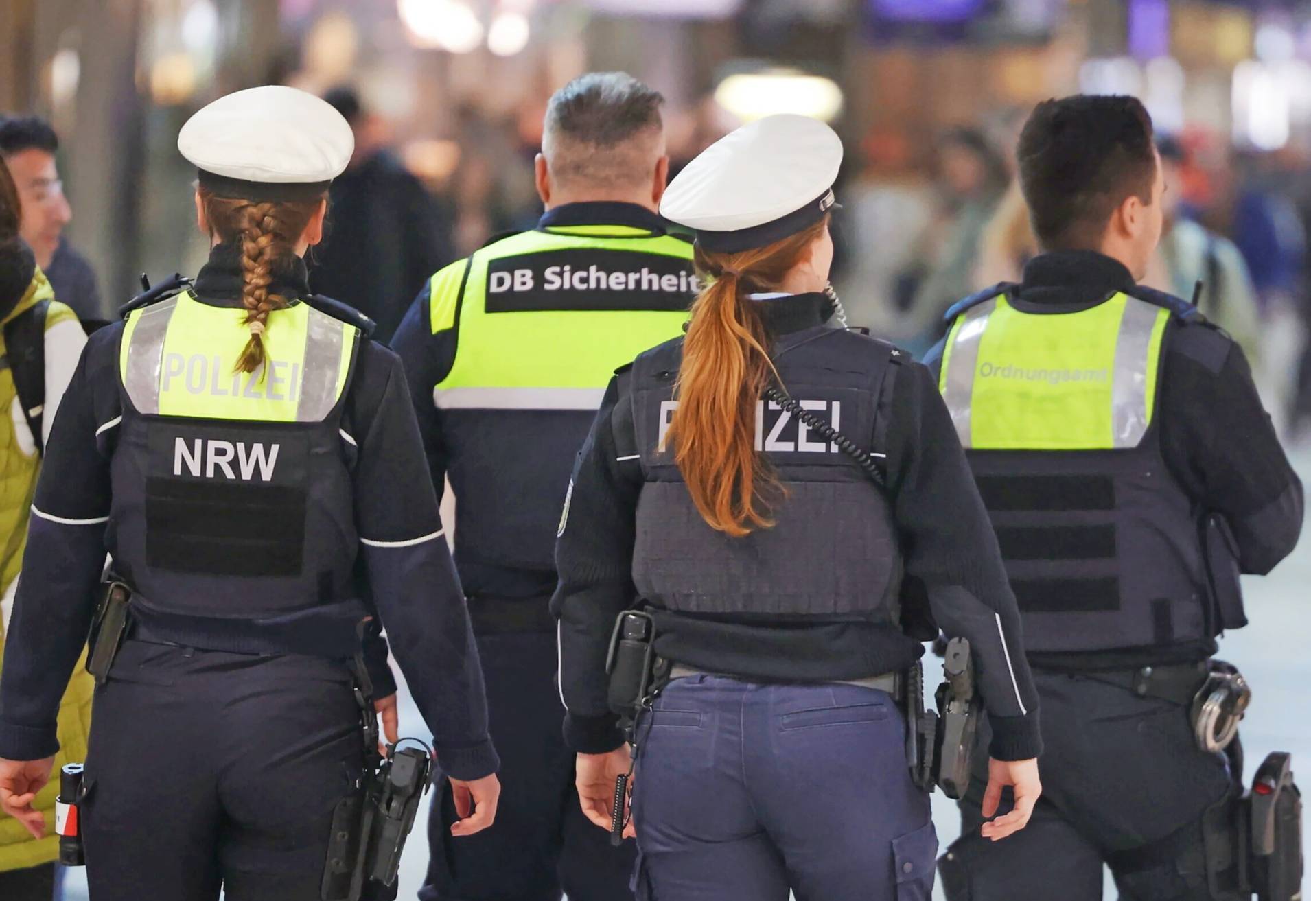Die neuen „SiBu-Streifen" am Hauptbahnhof bestehen