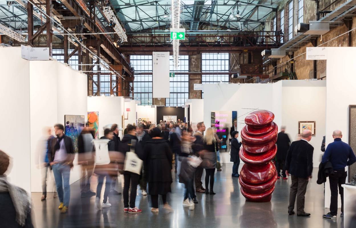  Kunstfreunde auf der Art Düsseldorf. 