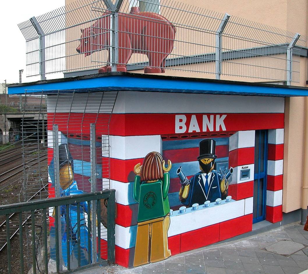  Die „Bad Bank“von Klaus Klinger an der Eisenbahnbrücke an der Ackerstraße in Flingern. 