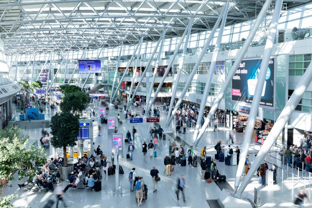  Passagieren wird empfohlen, frühzeitig zum Flughafen zu kommen.  