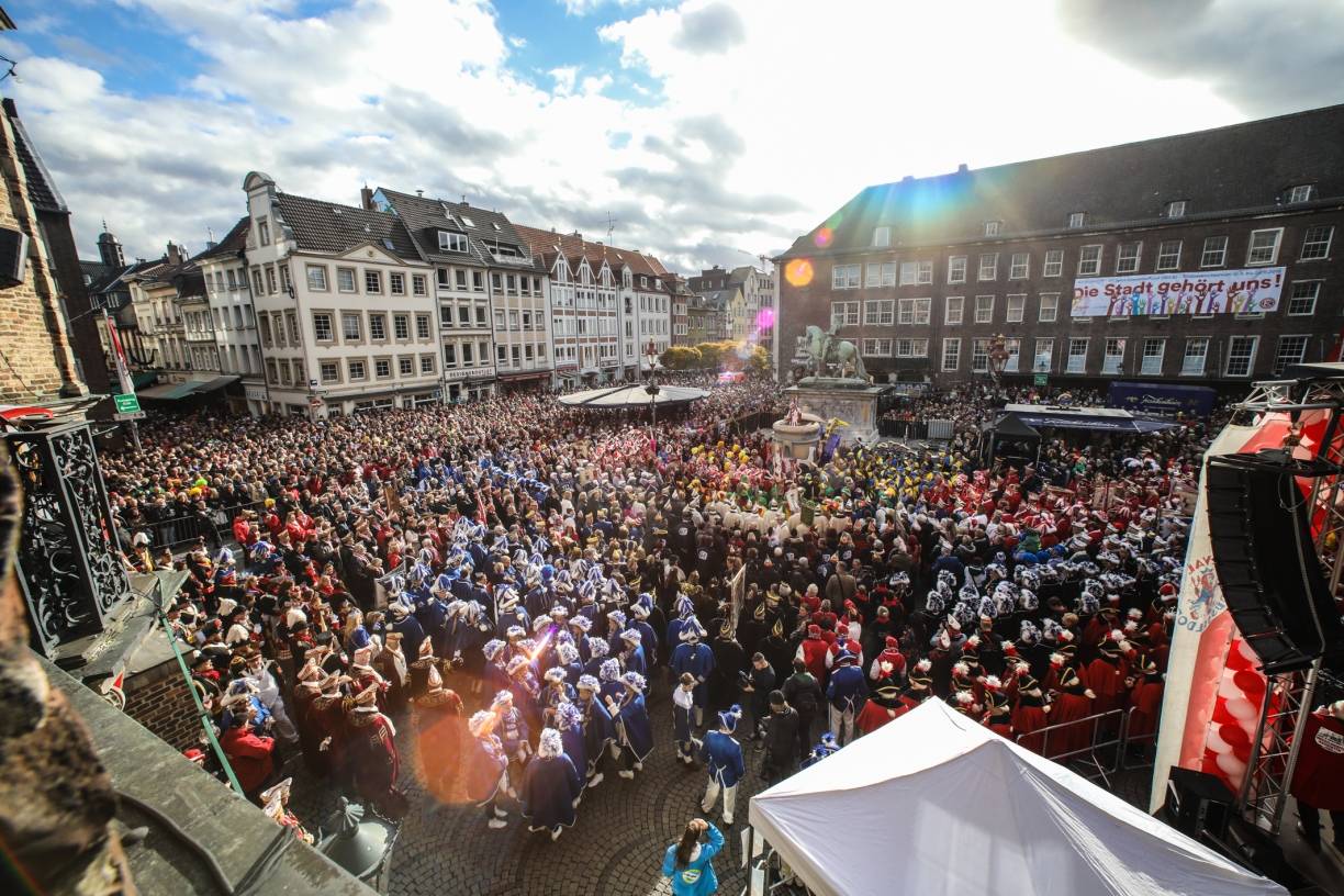  Hoppeditz Erwachen 2018 vor dem Rathaus.  