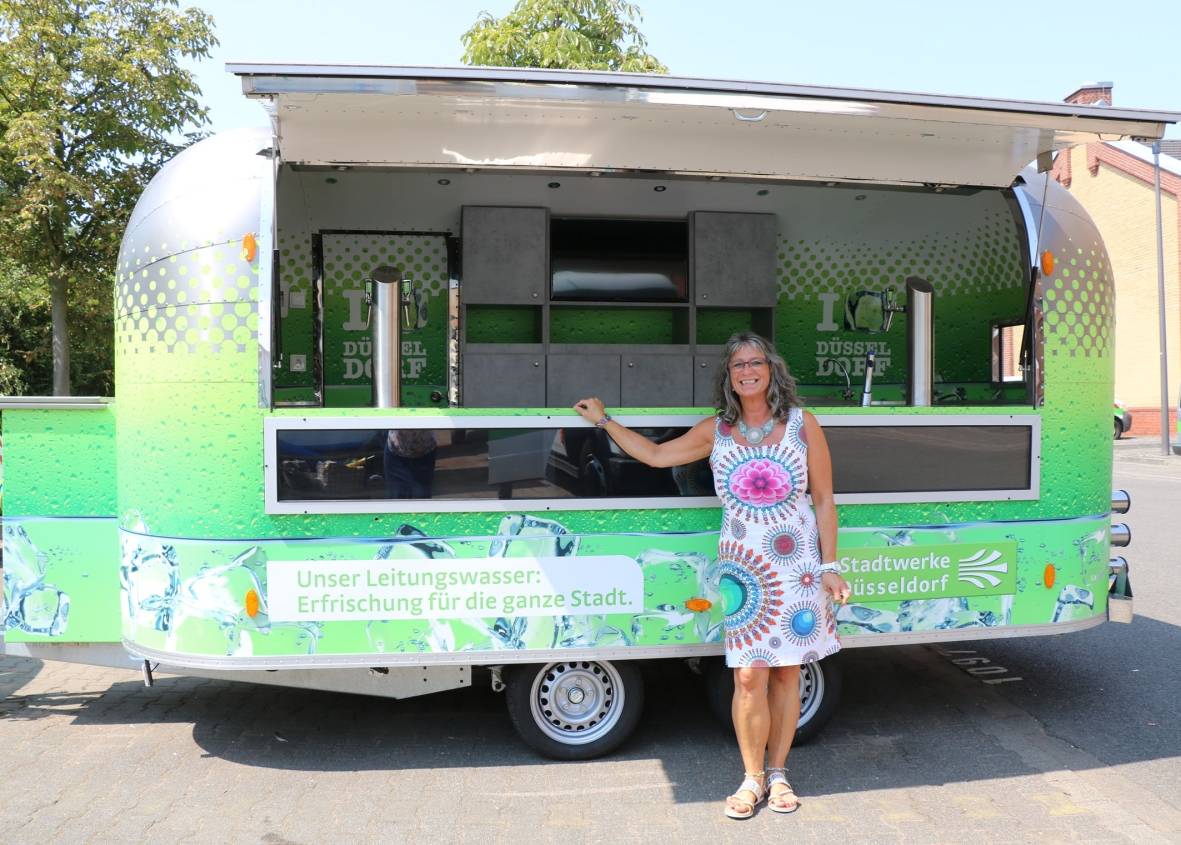 Neuer Wasserwagen feiert Premiere bei „Jazz im Hofgarten“: Erfrischung für die ganze Stadt
