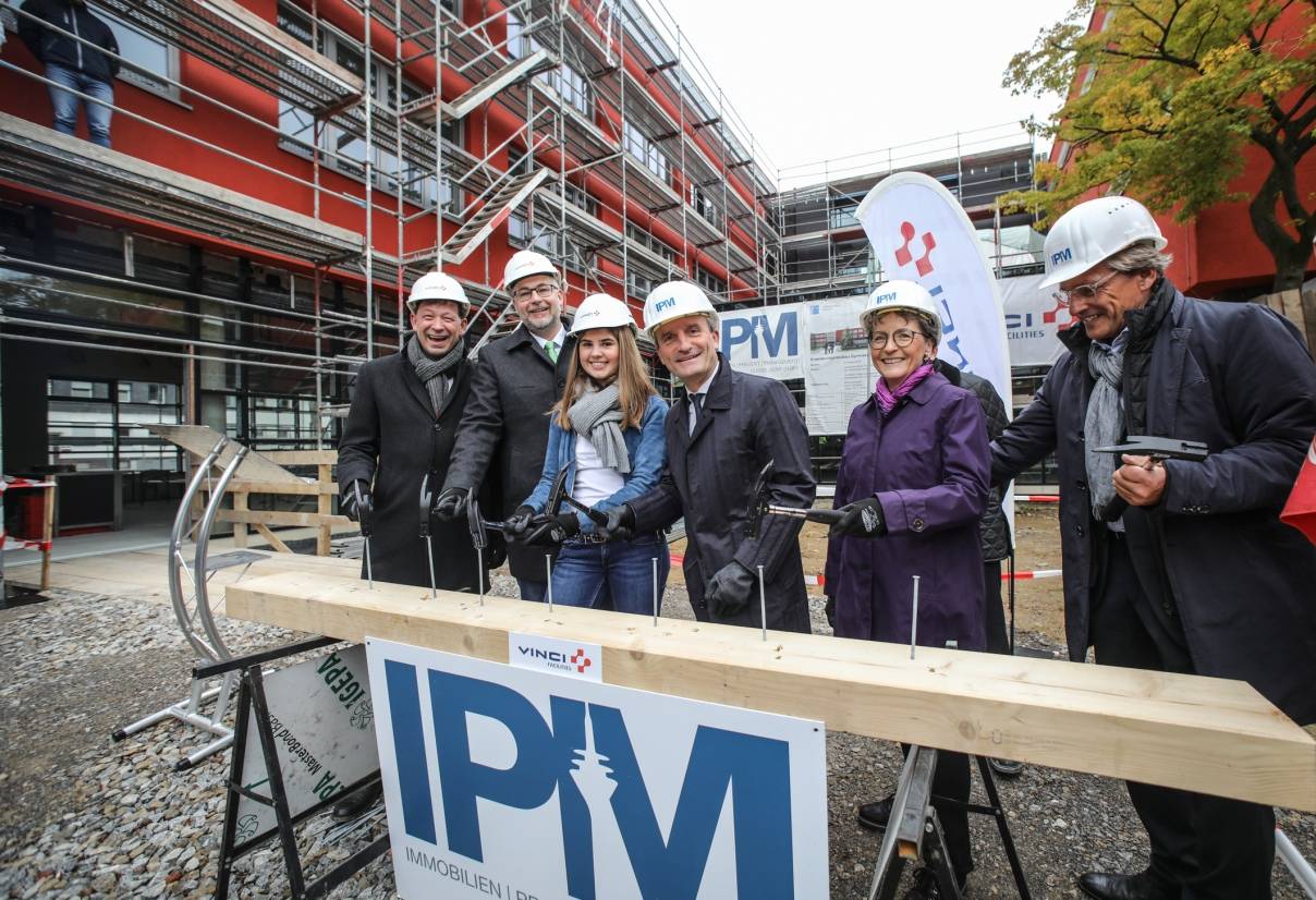 Gymnasium Gerresheim feiert Deckenfest