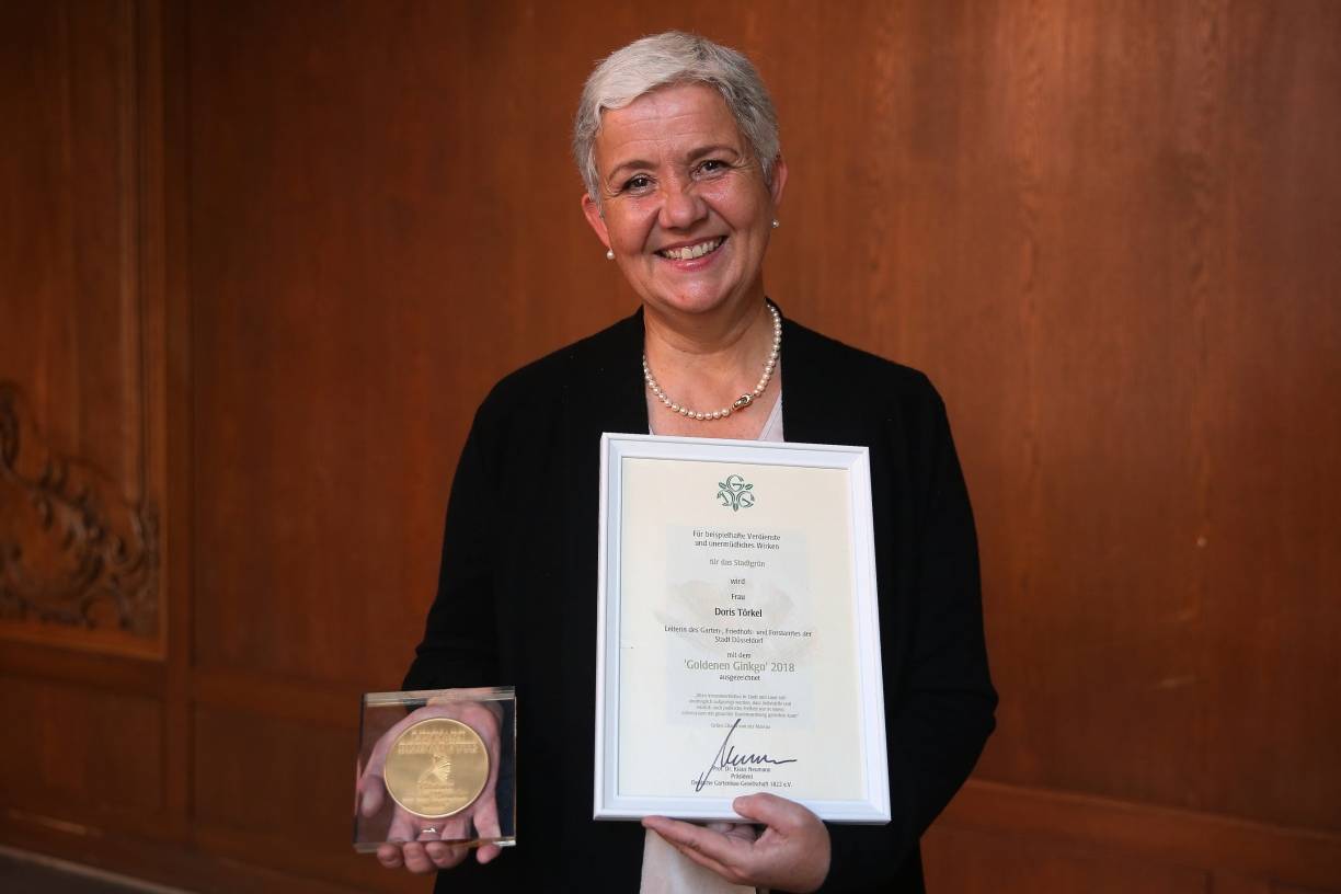 "Goldener Ginkgo" für Doris Törkel vom Gartenamt