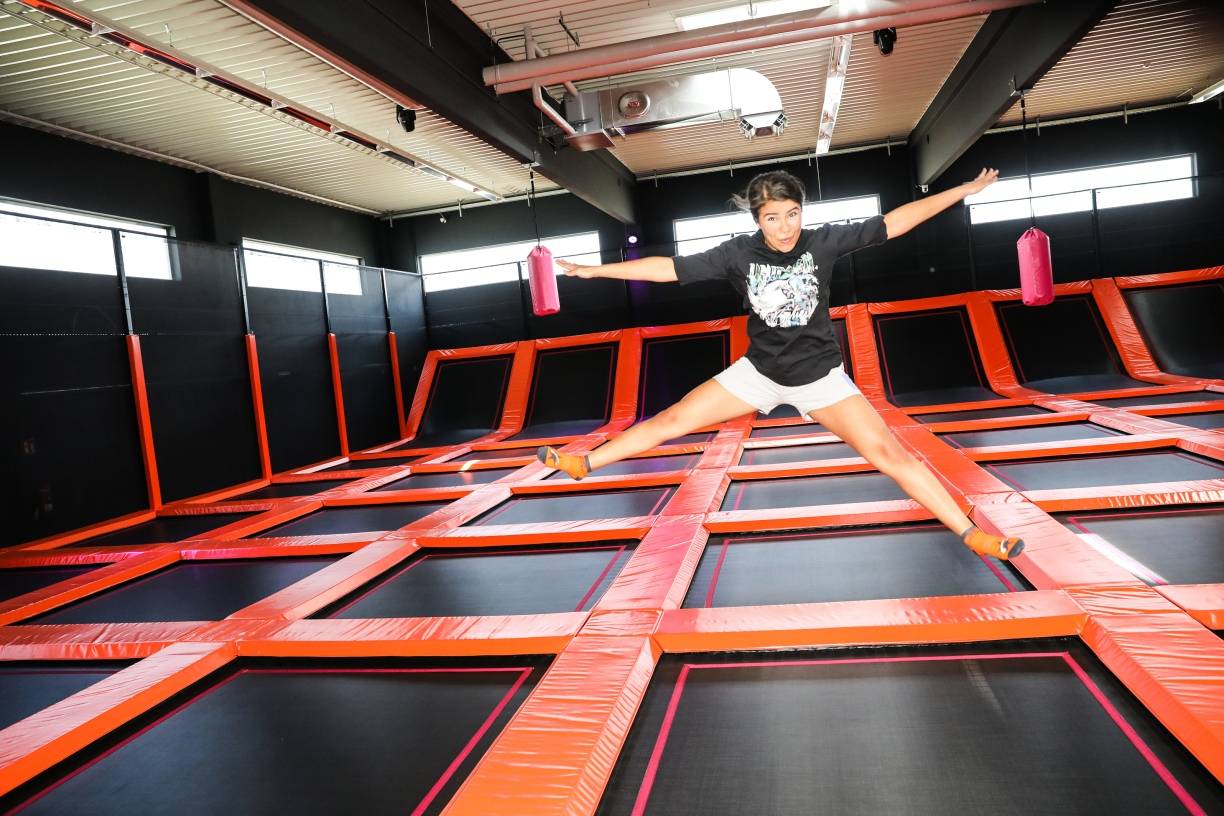  Hoch hinaus auf dem Trampolin. 