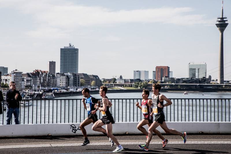  Die Düsseldorfer Skyline ist der heimliche Star des Metro Marathons.  
