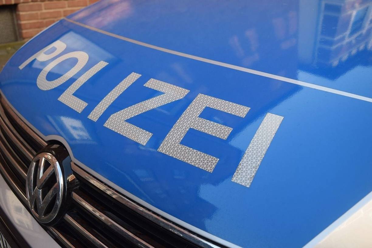 Radfahrer kollidiert mit Auto