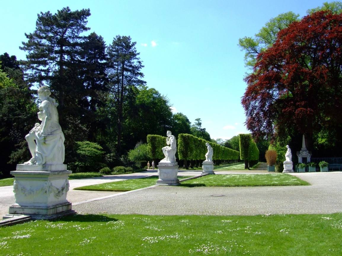 Zu einem Frühlingsspaziergang in den Benrather Schlosspark sind die Teilnehmer am Sonntag, 6. Mai, 11 Uhr eingeladen. 