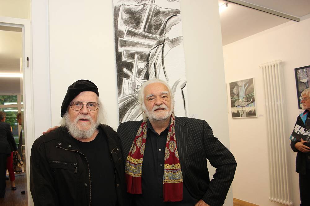  Christoph Wanner-Krause (li.) stellt bei Niklaus Fritschi aus, im Hintergrund die Arbeit "Nahfern" von 2010. 