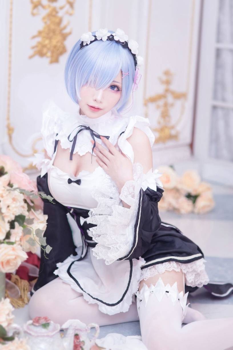Mon ist eine Cosplayerin aus Taiwan. Sie cosplayt vor allem weibliche Figuren, wie...