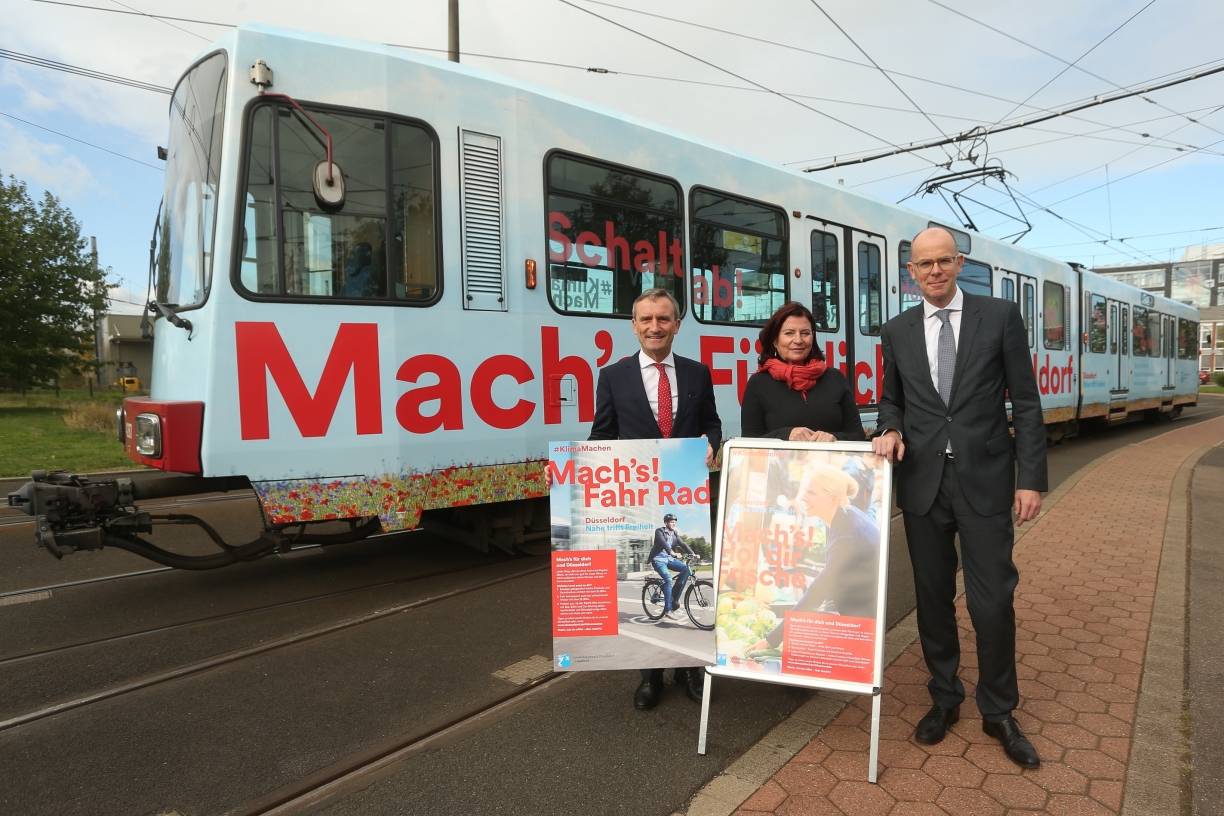 Stellten die neue Kampagne für den Klimaschutz vor: Oberbürgermeister Thomas Geisel, Umweltdezernentin Helga Stulgies und Rheinbahnvorstand Michael Clausecker (v.l.). 