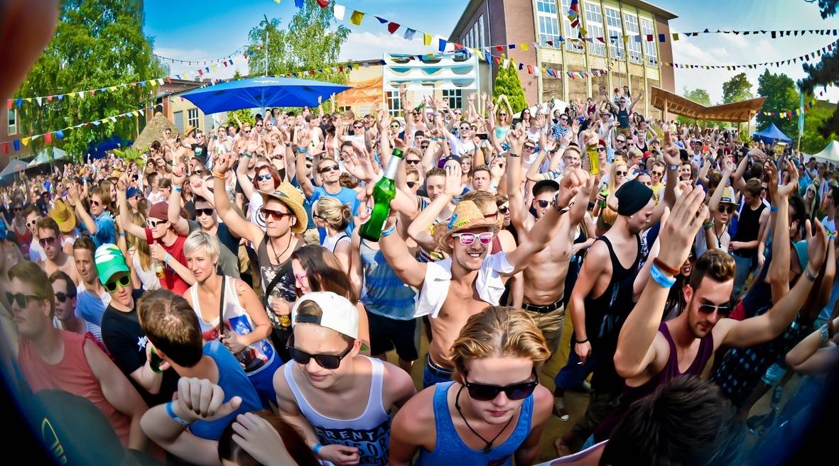  Füße im Sand, Sound im Ohr, Rhythmus in den Beinen. 