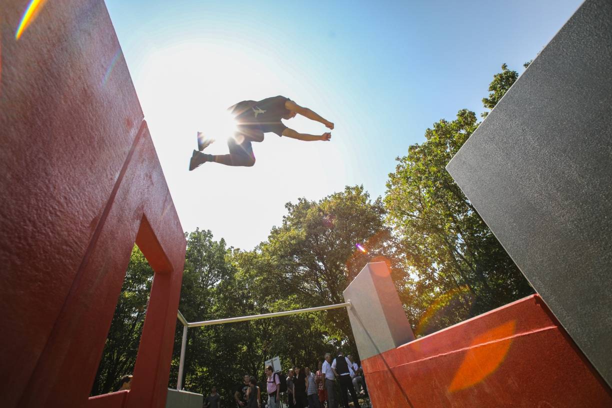  Freier Flug von Wand zu Wand: Parkour verleiht Flügel.  