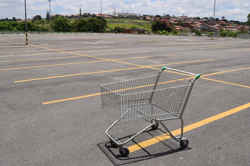  Ein sonntäglich vereinsamter Supermarktparkplatz ist genau das richtige Terrain, um seine ersten Rollversuche zu starten. 