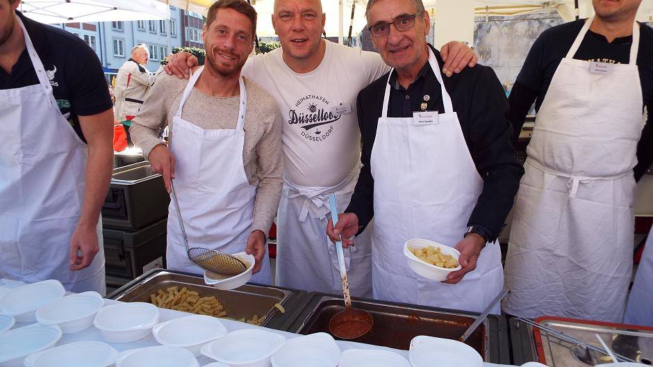 Scholljonges kochen für Bedürftige