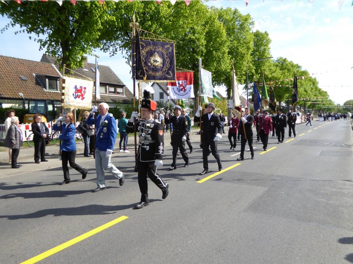  Der große Festzug durch Vennhausen und die Parade vor der Pfarrkirche St. Reinold sind am Sonntag der Höhepunkte des Tages. 