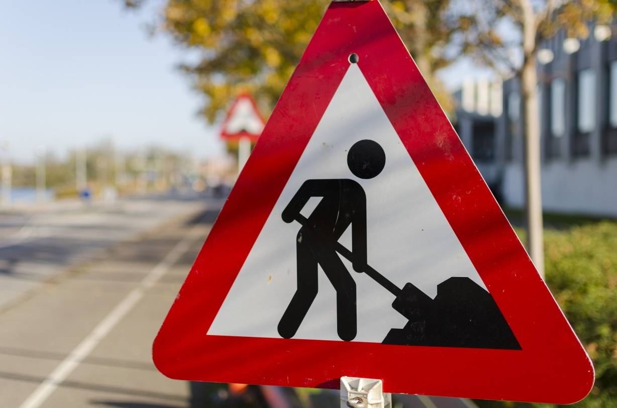  Während der Bauzeit ist die Oerschbachstraße an der Baustelle nur als Einbahnstraße in Fahrtrichtung Süden befahrbar. 