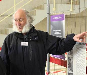  Peter Schulenberg führt durch den Stadtteil. 