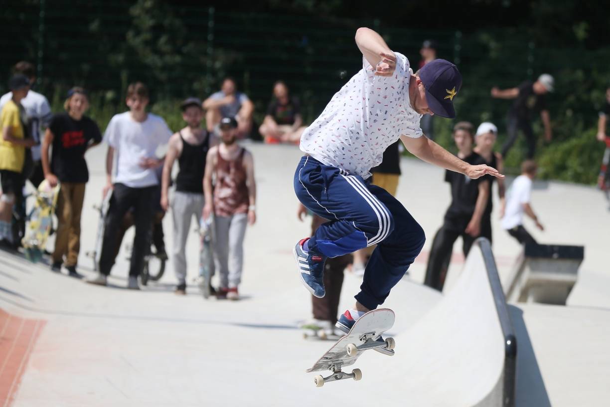 Ollie, Nollie und Kickflip - Skate-Fans probierten gleich nach der Eröffnung Tricks auf...