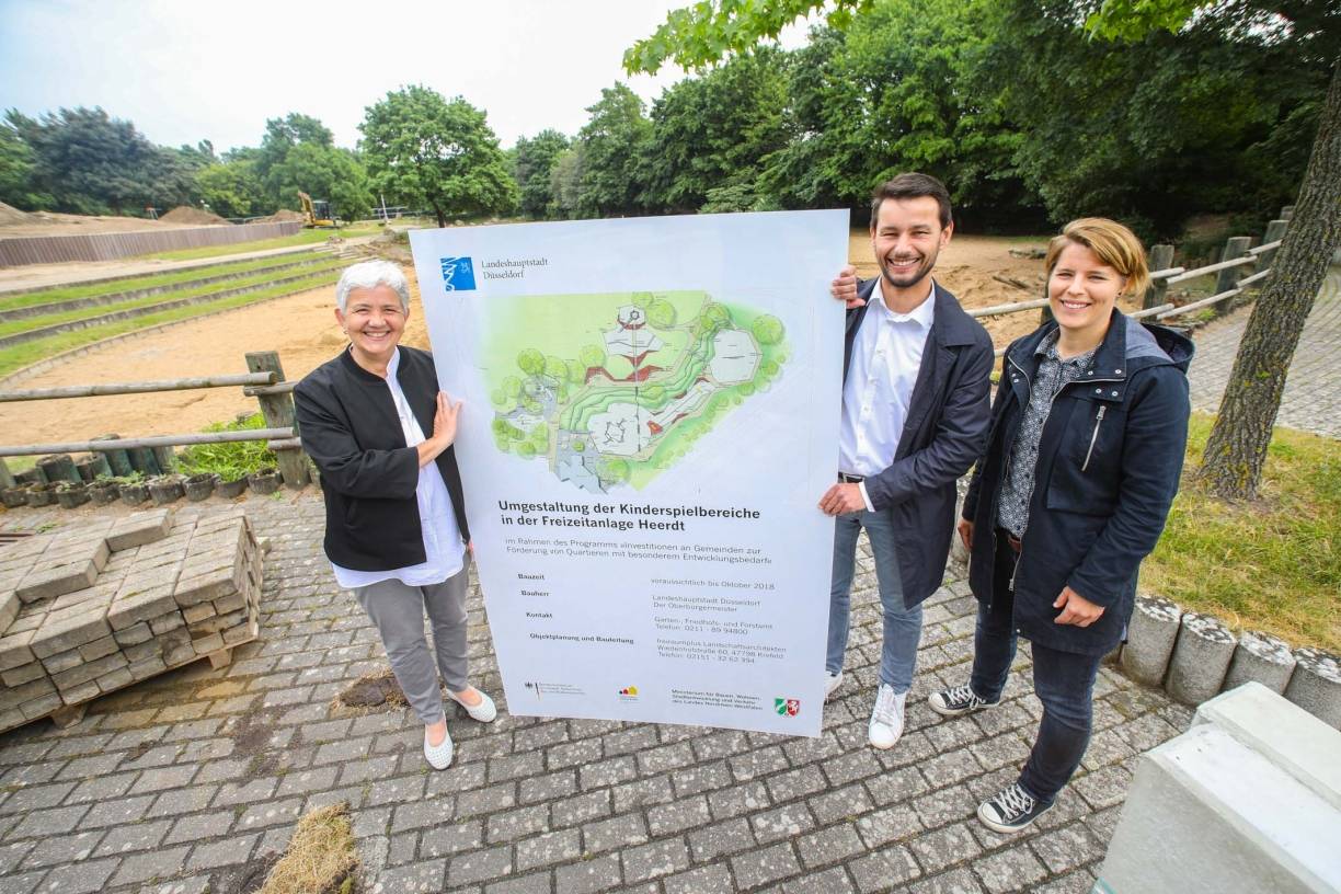  Stellten die Planungen für die Abenteuerlandschaft vor (v. l.): Gartenamtsleiterin Doris Törkel, Landschaftsarchitekt Matthias Hähnel, Büro „freiraumplus“ und Projektleiterin Katrin Kempf vom Gartenamt.  