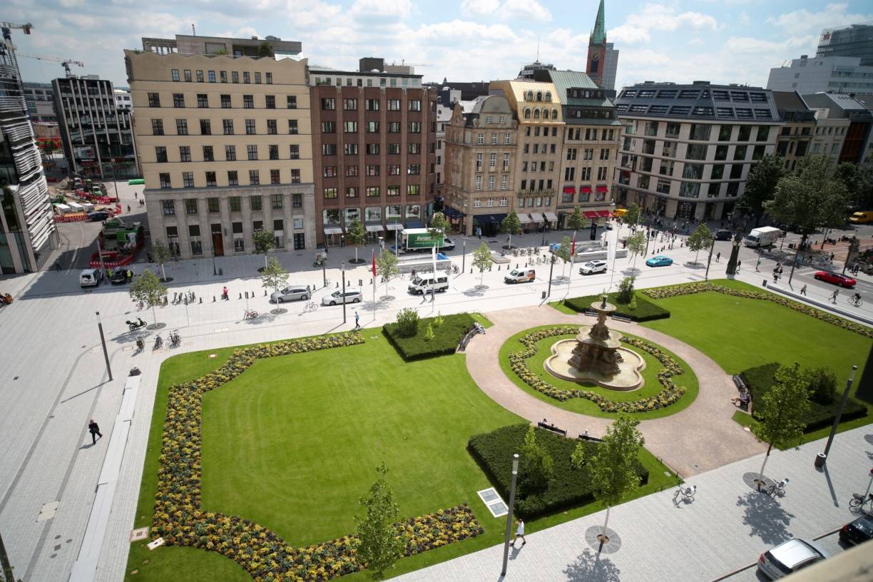  Der Corneliusplatz erstrahlt in neuem Glanz. 