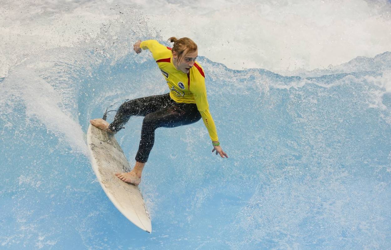  The Wave - Indoor-Surfen auf einer stehenden Welle. 