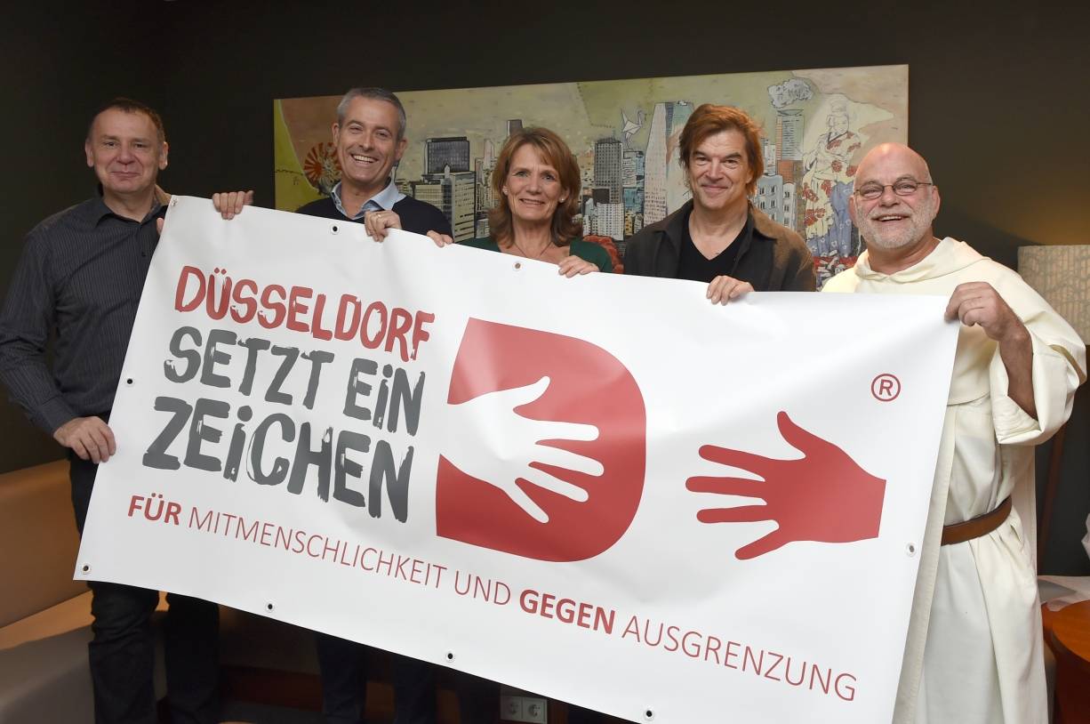  Jacques Tilly (v. li.) , Michael Becker, Sabine Tüllmann, Campino und Pater Wolfgang setzen in diesem Jahr ein Zeichen - und hoffen, dass zahlreiche Düsseldorfer sie dabei unterstützen. 