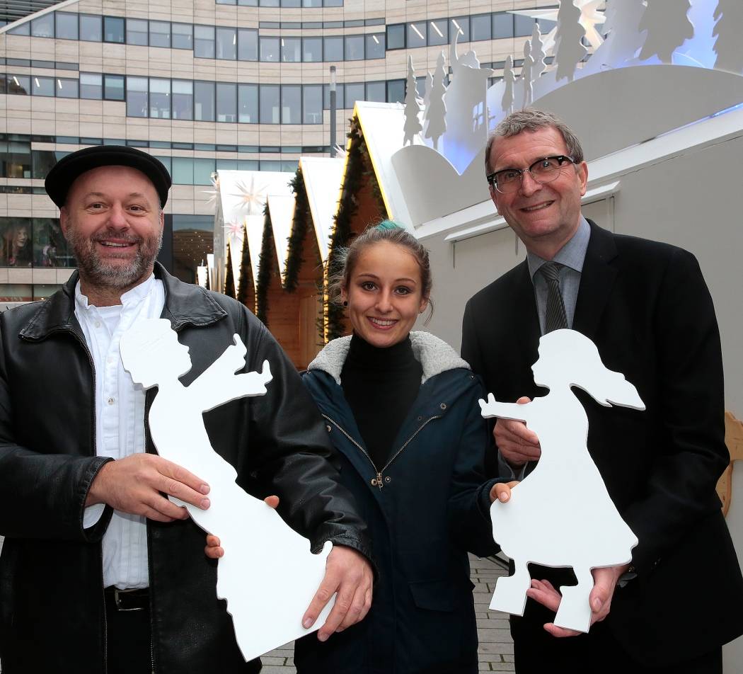  Ivan Mallinowski (li.) ist der Organisator des Märchenmarktes auf dem Schadowplatz, Rebekka Rostek hat die Schattenrisse für den Märchenmarkt entworfen und Frank Schrader ist Geschäftsführer Düsseldorf Tourismus GmbH. 