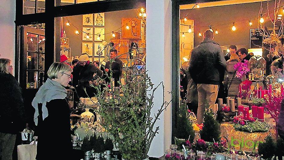  Die Geschäfte, Ateliers und Restaurants laden zum Shoppen, Schlemmen und Spenden ein. 