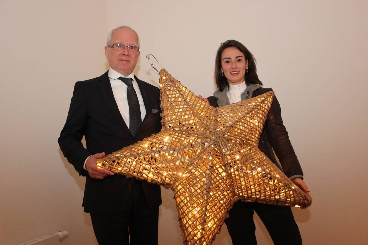  Giovanna Kraheck und Uwe Pracejus bei der Vorstellung der neuen Weihnachtsbeleuchtung im vergangenen Jahr. 