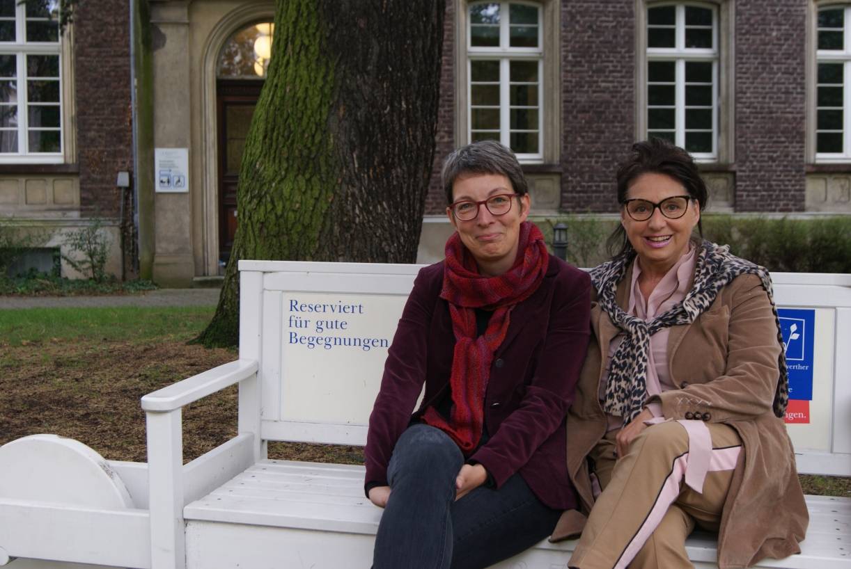  Dipl.-Berufs-Pädagogin Monika Schult (l.) und Dipl.-Pflegewissenschaftlerin Dagmar Kampendonk von der Kaiserswerther Diakonie - „Da lag er dann und der Alltag ging weiter.“ 