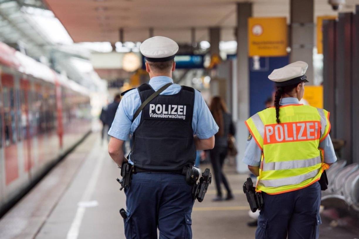 Jugendlicher mit Spielzeugwaffe am HBF festgenommen