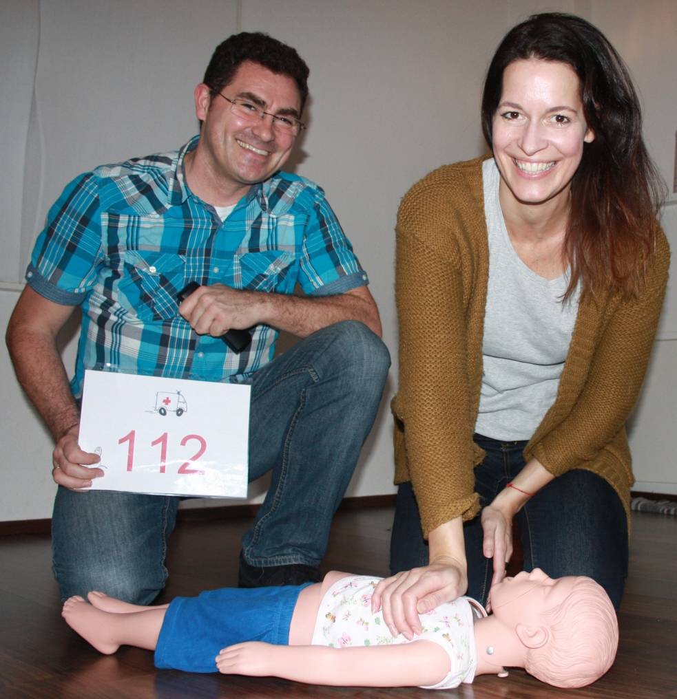  Frank Himmelmann und Julia Sohn wollen nicht nur jungen Eltern Erste-Hilfe-Kenntnisse vermitteln, sondern auch den Kindern selbst. 