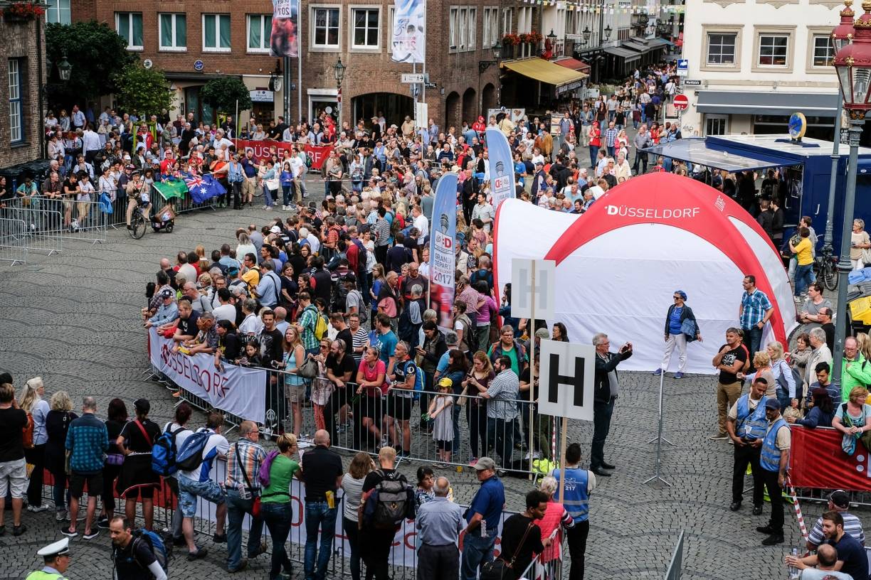 Grand Départ in Düsseldorf: Teampräsentation auf dem Burgplatz - Ein gelungener Auftakt