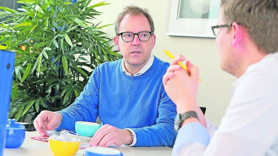  Michael Hilgers im Interview mit Redakteur David Friederichs. Der SparkassenPark-Geschäftsführer freut sich auf insgesamt 13 Konzerte in diesem Sommer. 