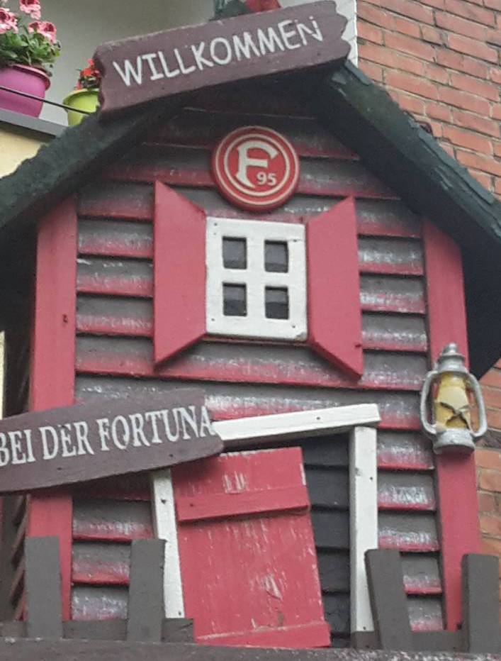  Begeistert Düsseldorfer Vögel: Das Fortuna-Futterhäuschen... 