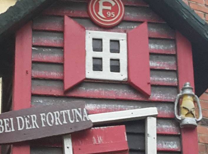 Liebe Kö-Papageien,