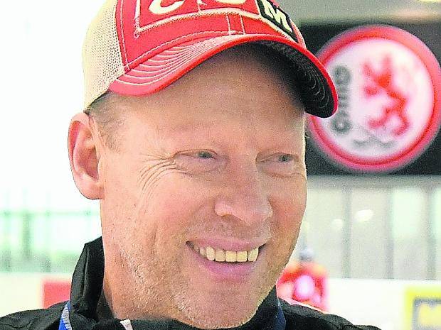  Trainer Mike Pellegrims. 