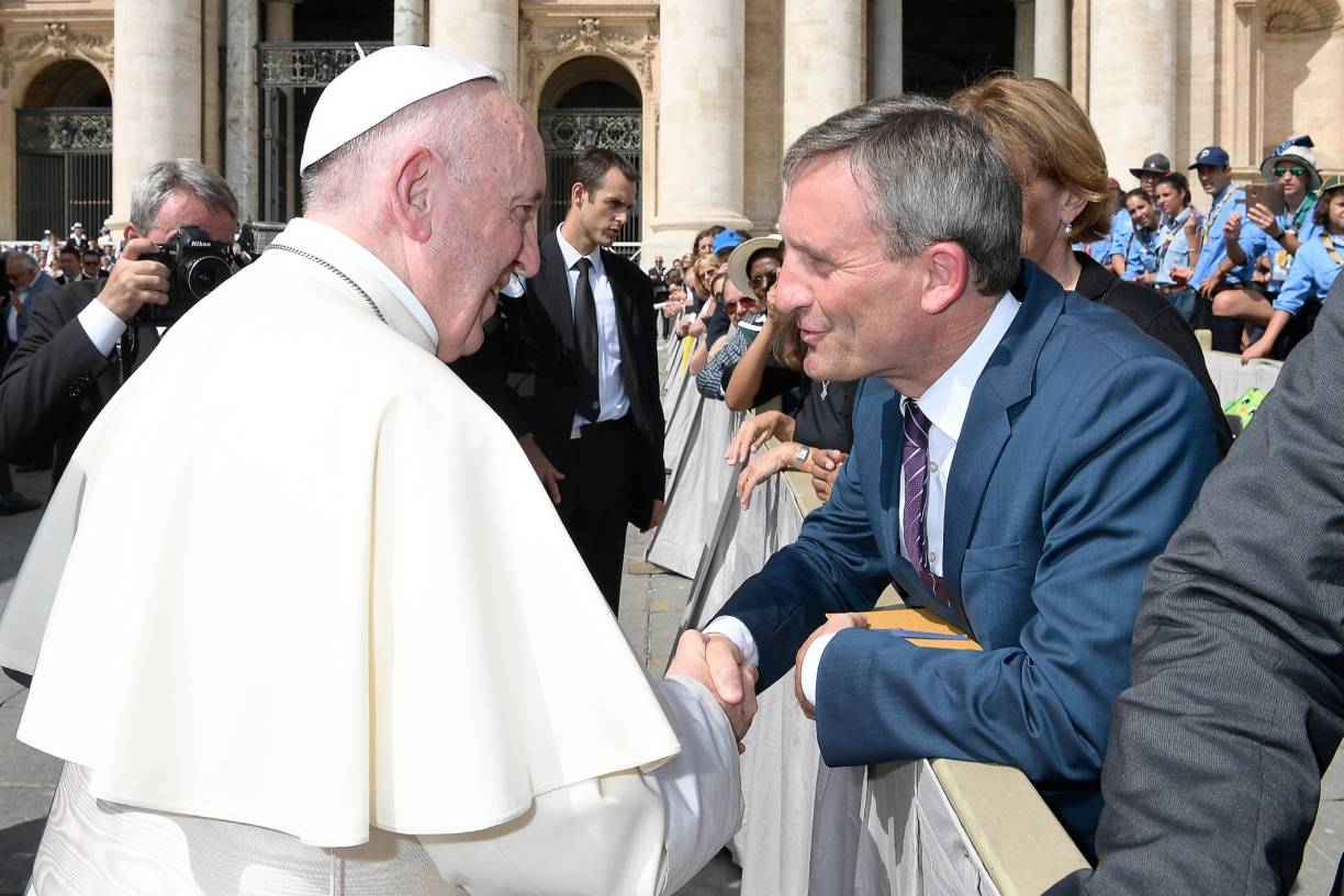 OB Geisel bezieht Papst in seine Gebete ein