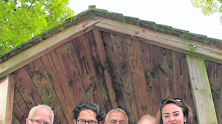  Fünf Organisatoren stehen zusammen für die Party in Gerresheim: (v.r.) Giovanna Kraheck, Hans Küster, Markus Middell, Patrick Hoffmann und Thomas Pracejus. 