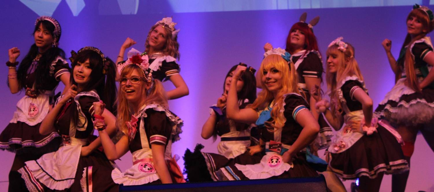  Auch dieses Jahr gibt es wieder ein Maid Café. Ein Maid Café ist ein Cosplay Restaurant, in dem die Bedienungen als Dienstmädchen verkleidet sind. 