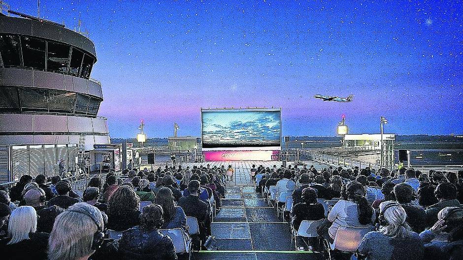  Ab dem 1. Juli werden vor der Flughafenkulisse wieder Kino-Hits gezeigt. 