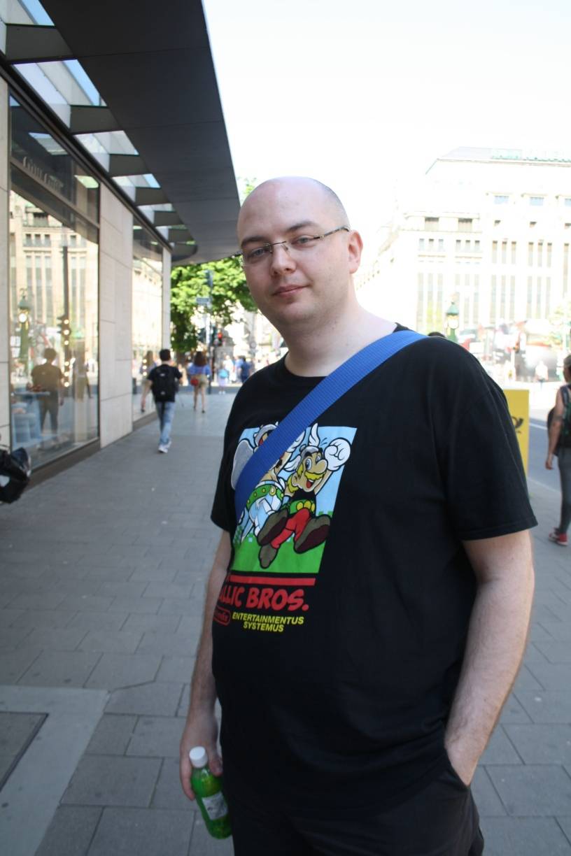  Michael Bricke: „Order 66 von Karin Travis aus dem Star Wars Universum. Es ist das letzte Buch der Republic Commando-Reihe und schildert den Moment, in dem der Kanzler den Befehl gibt, alle Jedis zu töten.“  