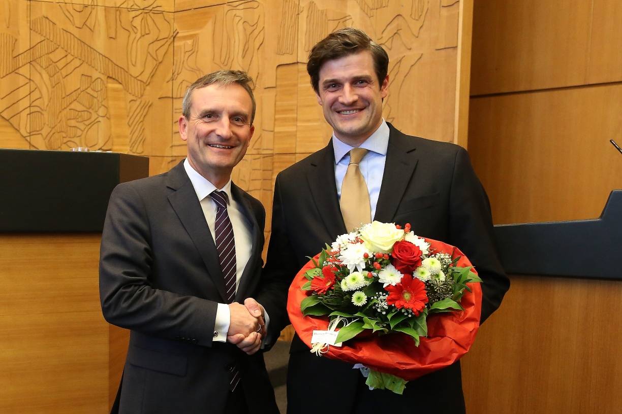  Christian Zaum (39, CDU) freut sich auf seinen neuen Job als Beigeordneter für Recht und Ordnung. Oberbürgermeister Thomas Geisel gratuliert zur Wahl. Zaum tritt das Amt voraussichtlich am 1. Juli 2017 an, gegebenenfalls früher. 