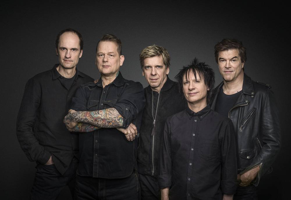  Die Toten Hosen, Frontmann Campino (r.) - „Die Musik sei ja ok, aber unser politisches Gesabber sollten wir sein lassen...“ 