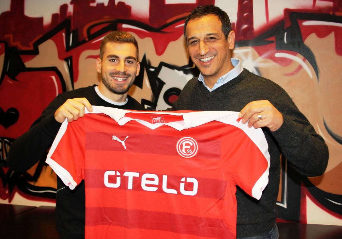  Sportdirektor Rachid Azzouzi und Neuzugang Charalampos Mavrias. 
